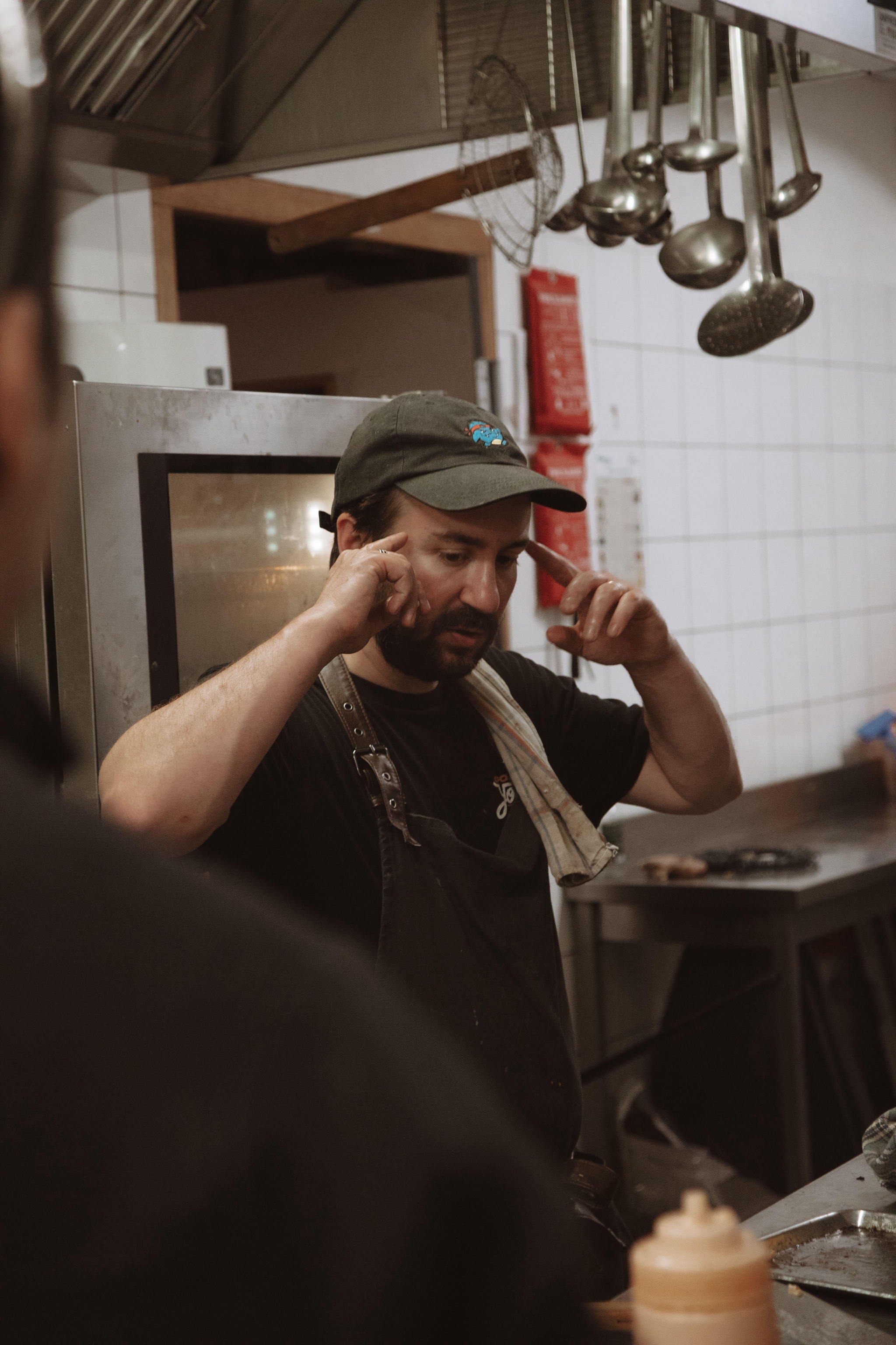 Raphaël Bonnet dans l'atelier